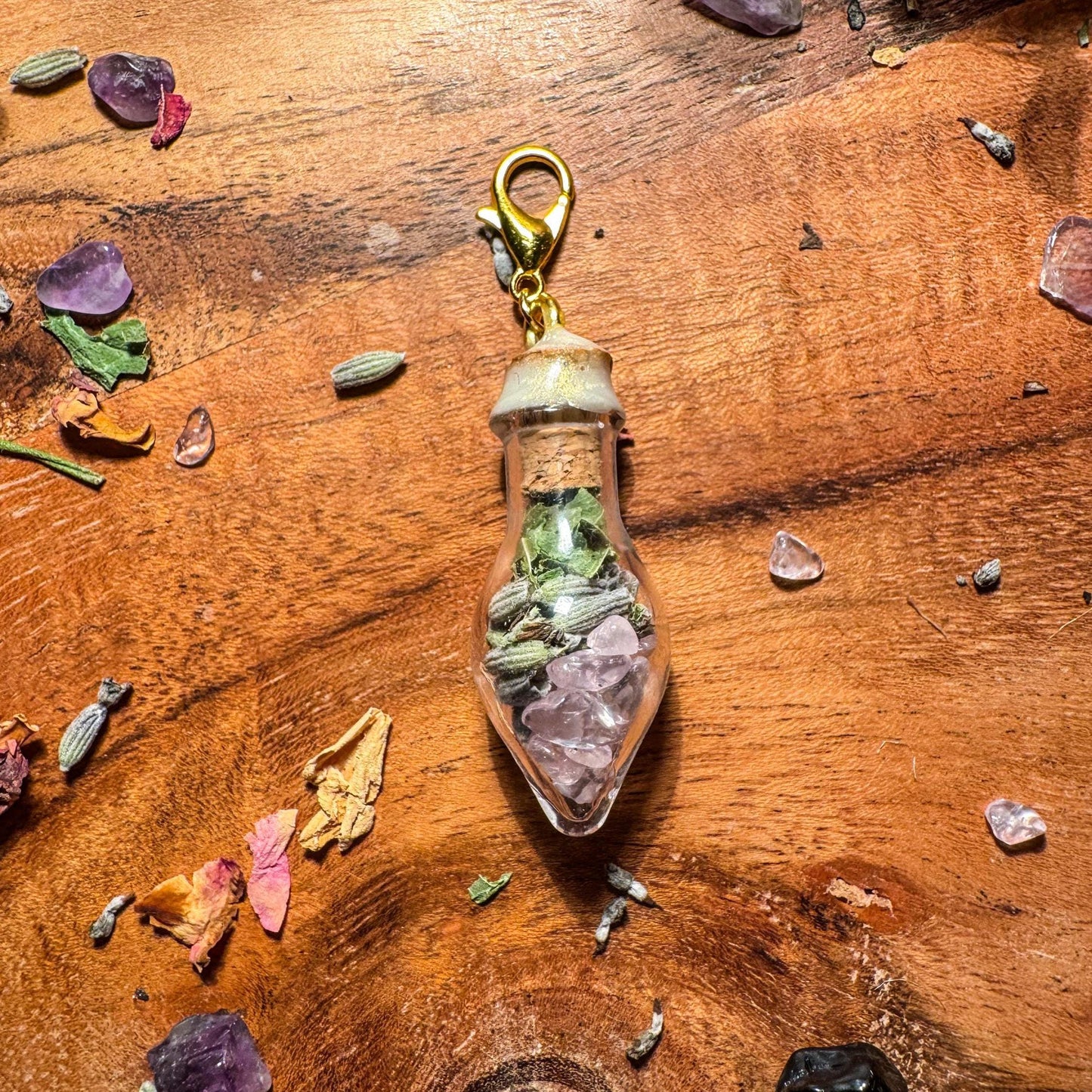 Zauberfläschchen mit Rosenquarz, Lavendel und Pfefferminz - Seelische Heilung und Harmonie im Herzen in einem kleinen Gefäß 💕🌿
