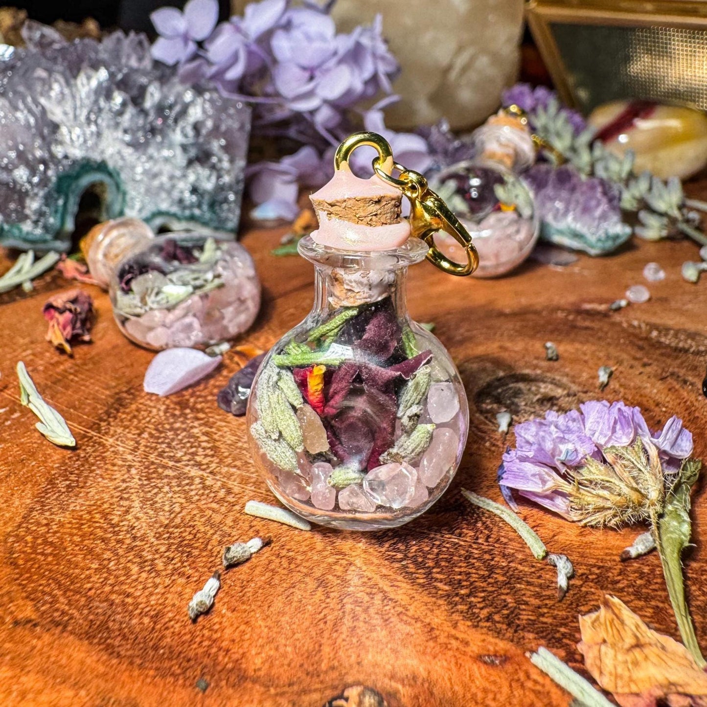 Zauberfläschchen mit Heilsteinen und Kräutern - Selbstliebe und innere Stärke in einem kleinen Gefäß 🌸✨
