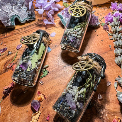 Zauberfläschchen mit Obsidian und Kräutern - Schutz und Balance in einem kleinen Gefäß 🖤🌿