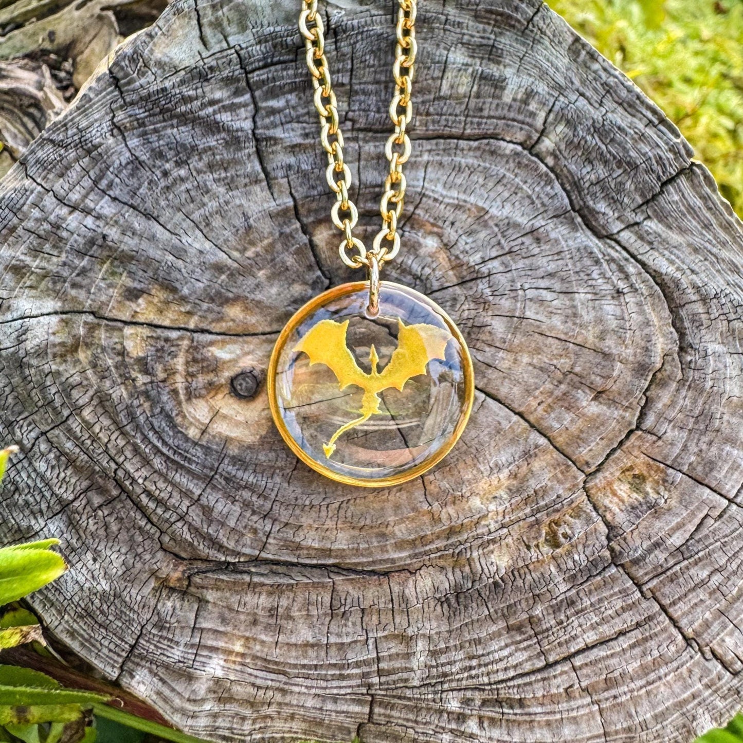 Drachen-Anhänger - Handgemachtes Schmuckstück mit goldenem Drachen 🐉