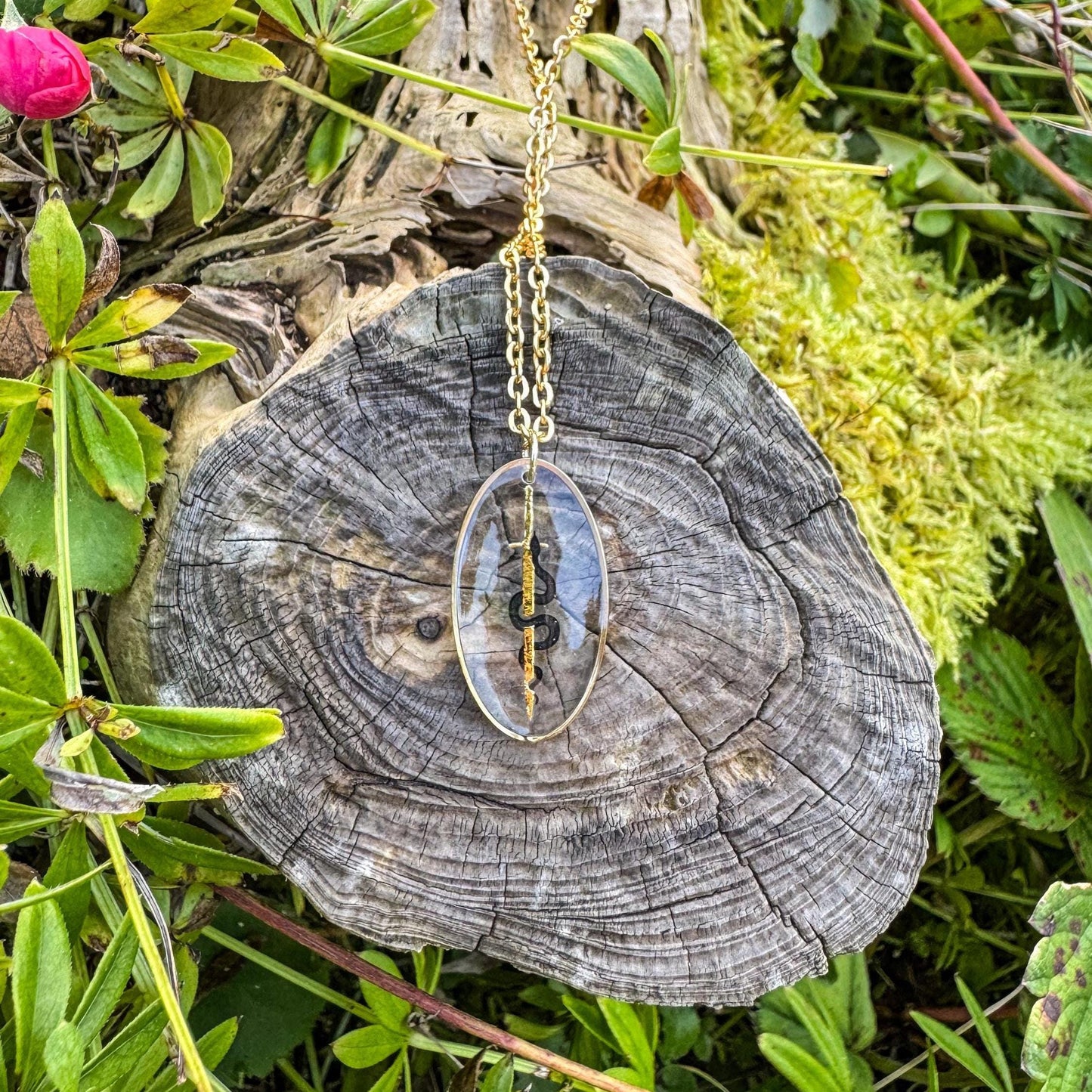 Schlangen-Schwert-Anhänger - Handgemachtes Schmuckstück mit Schlange und Schwert 🐍⚔️