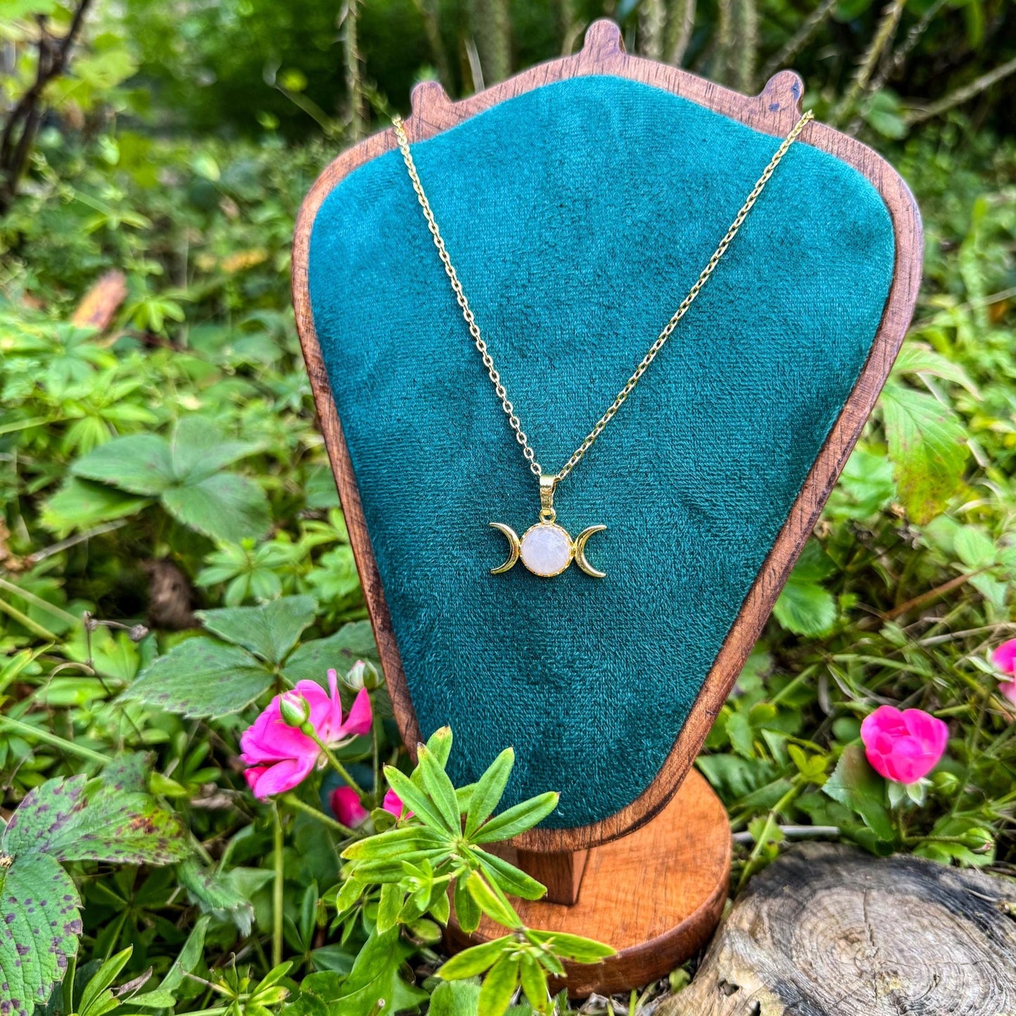 Dreifach-Mond-Anhänger mit Edelstein - Magisches Schmuckstück mit natürlichem Rosenquarz 🩷✨