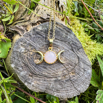 Dreifach-Mond-Anhänger mit Edelstein - Magisches Schmuckstück mit natürlichem Rosenquarz 🩷✨