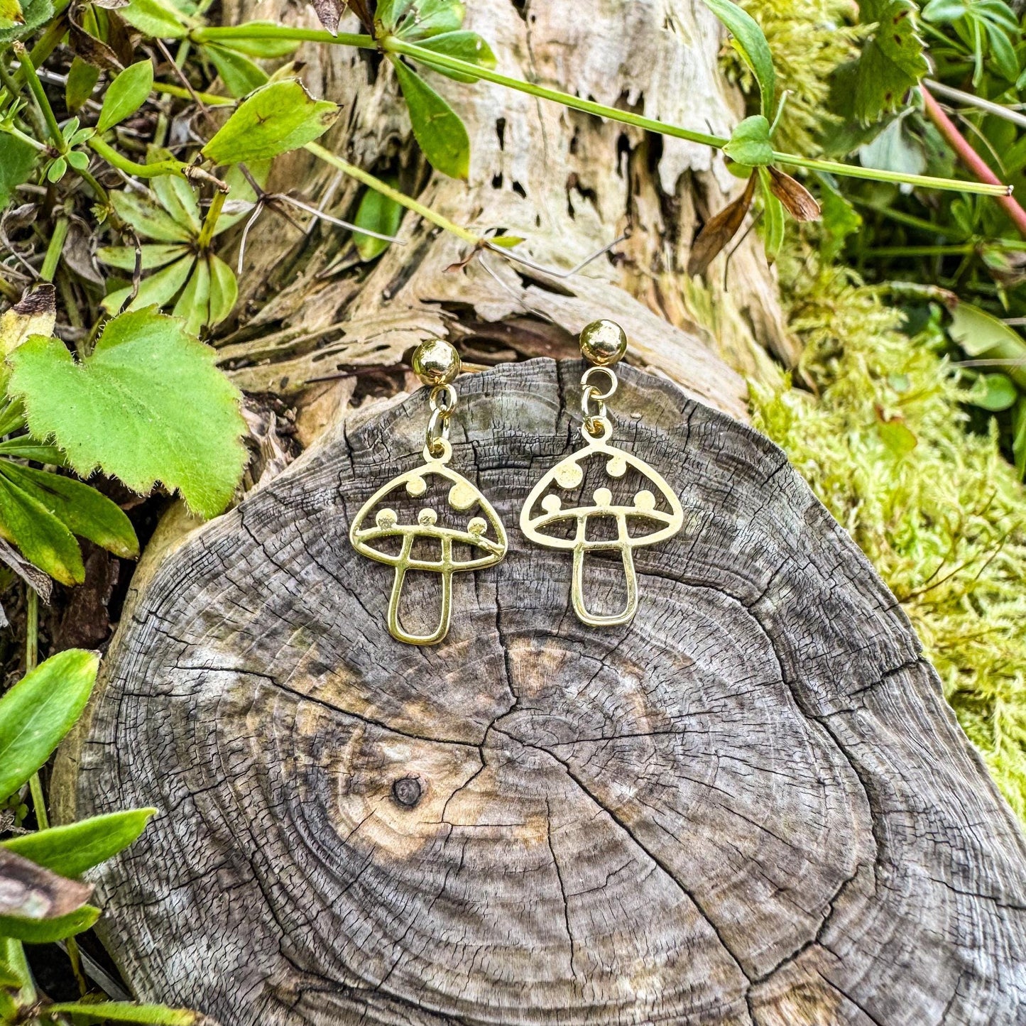 Fliegenpilz-Ohrringe - Magisches Schmuckstück mit goldenen Pilzen 🍄