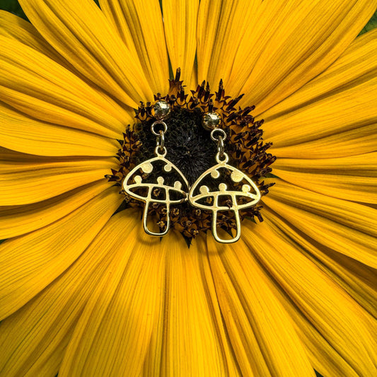 Fliegenpilz-Ohrringe - Magisches Schmuckstück mit goldenen Pilzen 🍄