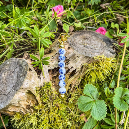 Schlüsselanhänger mit blauen Blumenperlen - Handgemachtes Accessoire im Vintage-Look 💙