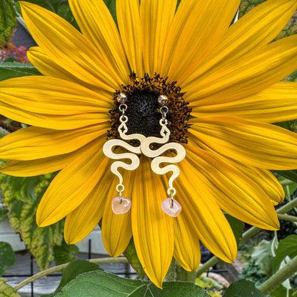 Magische Schlangen-Ohrringe mit Rosenquarz - Bezauberndes Schmuckstück mit goldener Schlange 🐍🩷
