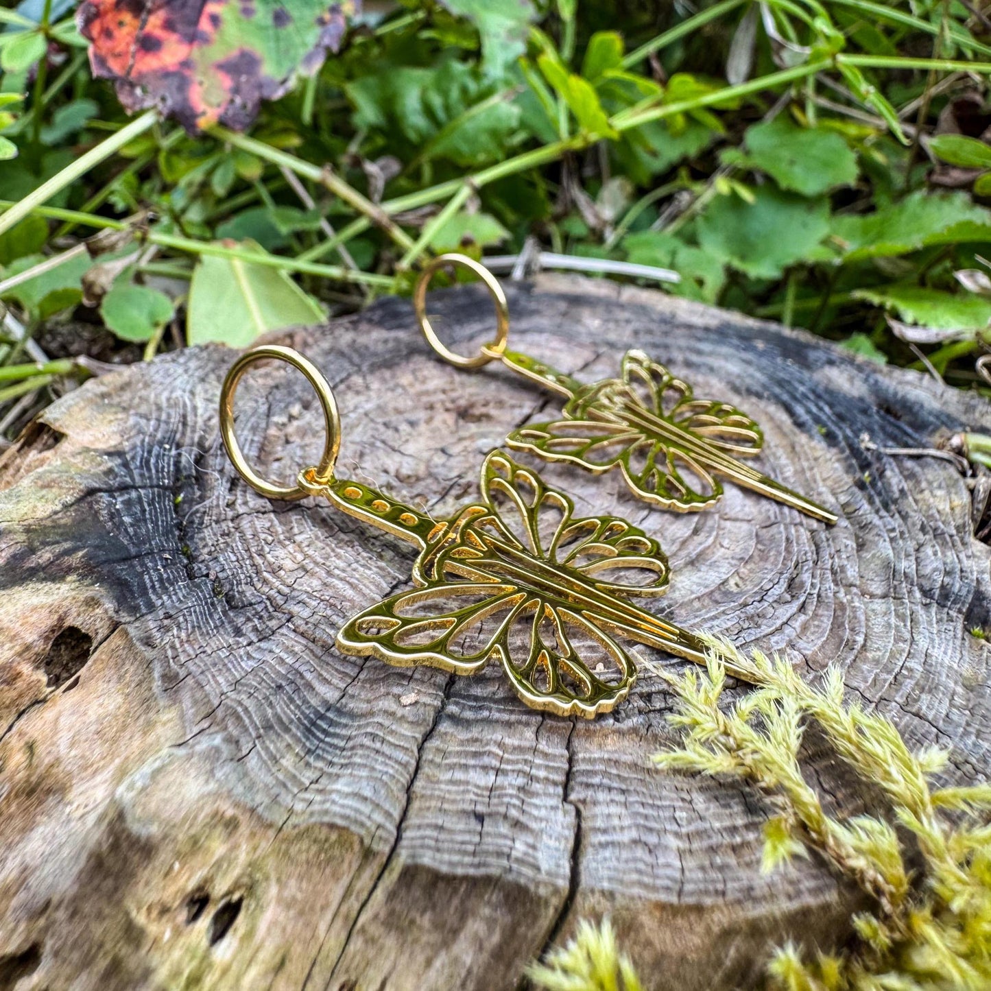 Feenhafte Schwert-Ohrringe - fantasievolles Schmuckstück mit Schwert und Feenflügeln ⚔️🧚