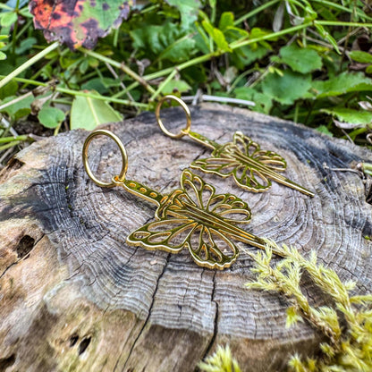 Feenhafte Schwert-Ohrringe - fantasievolles Schmuckstück mit Schwert und Feenflügeln ⚔️🧚