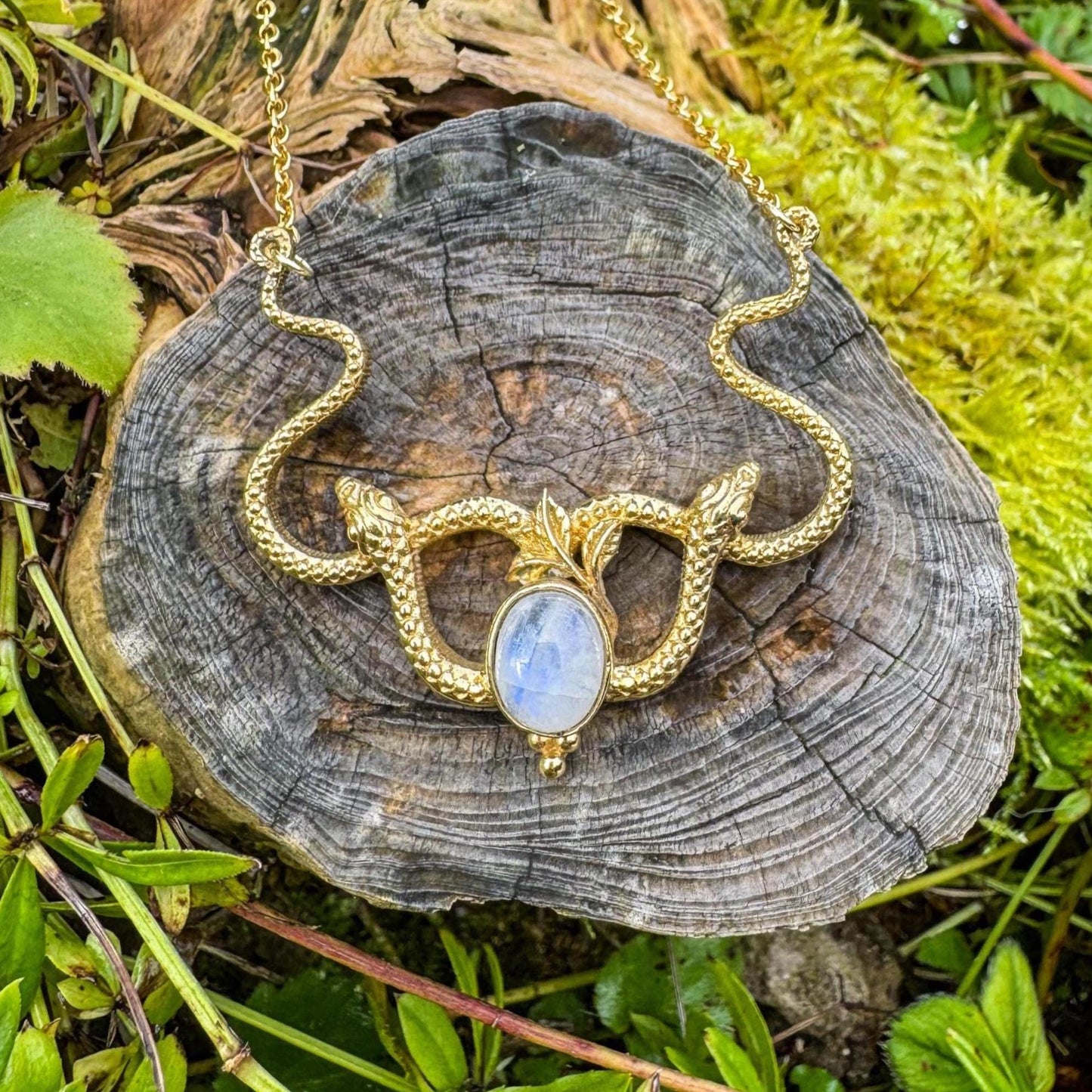 Schlangen-Anhänger mit Edelstein - Mystisches Schmuckstück mit natürlichem Mondstein 🩵🌙
