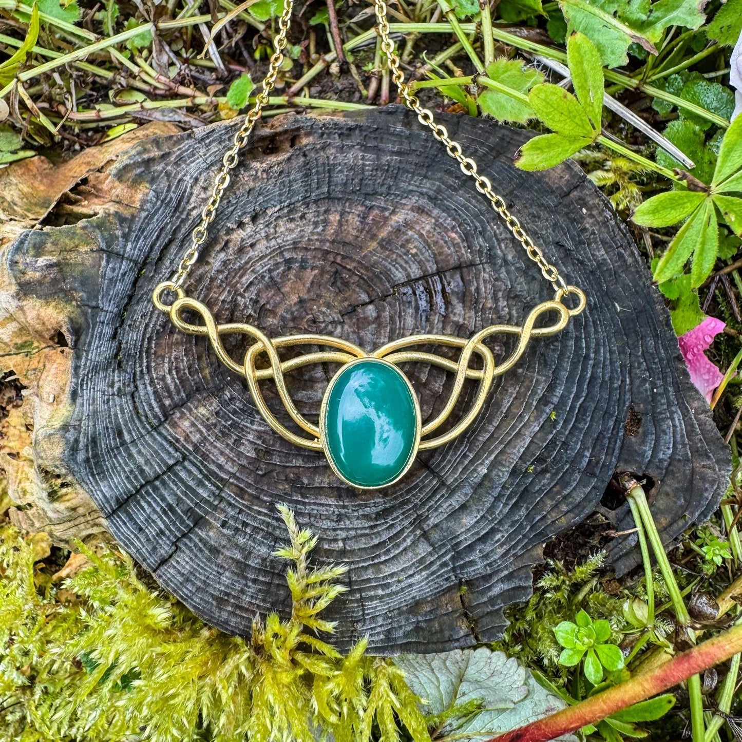 Elfen-Anhänger mit Edelstein - Magisches Schmuckstück mit natürlichem grünen Onyx 💚✨