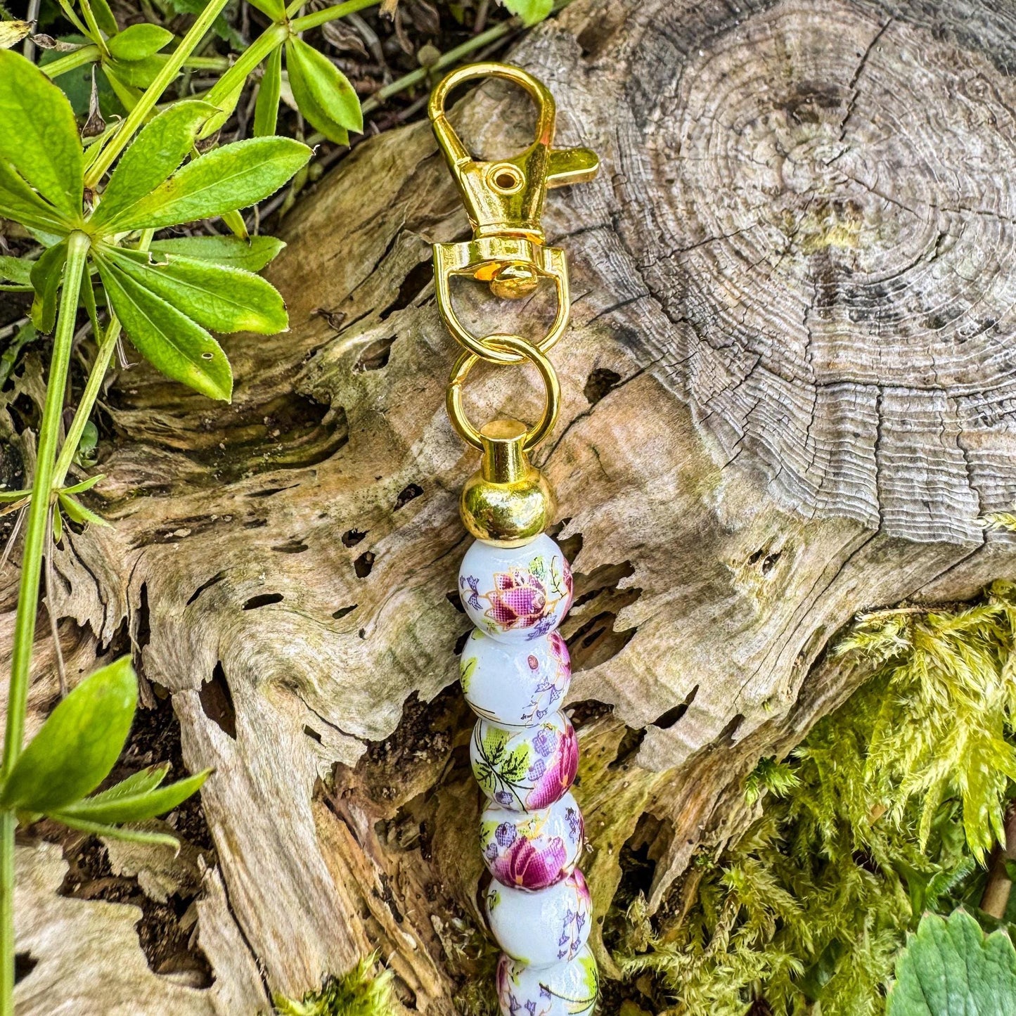 Schlüsselanhänger mit Pfingstrosen-Perlen - Handgemachtes Accessoire im Vintage-Look 🌹✨