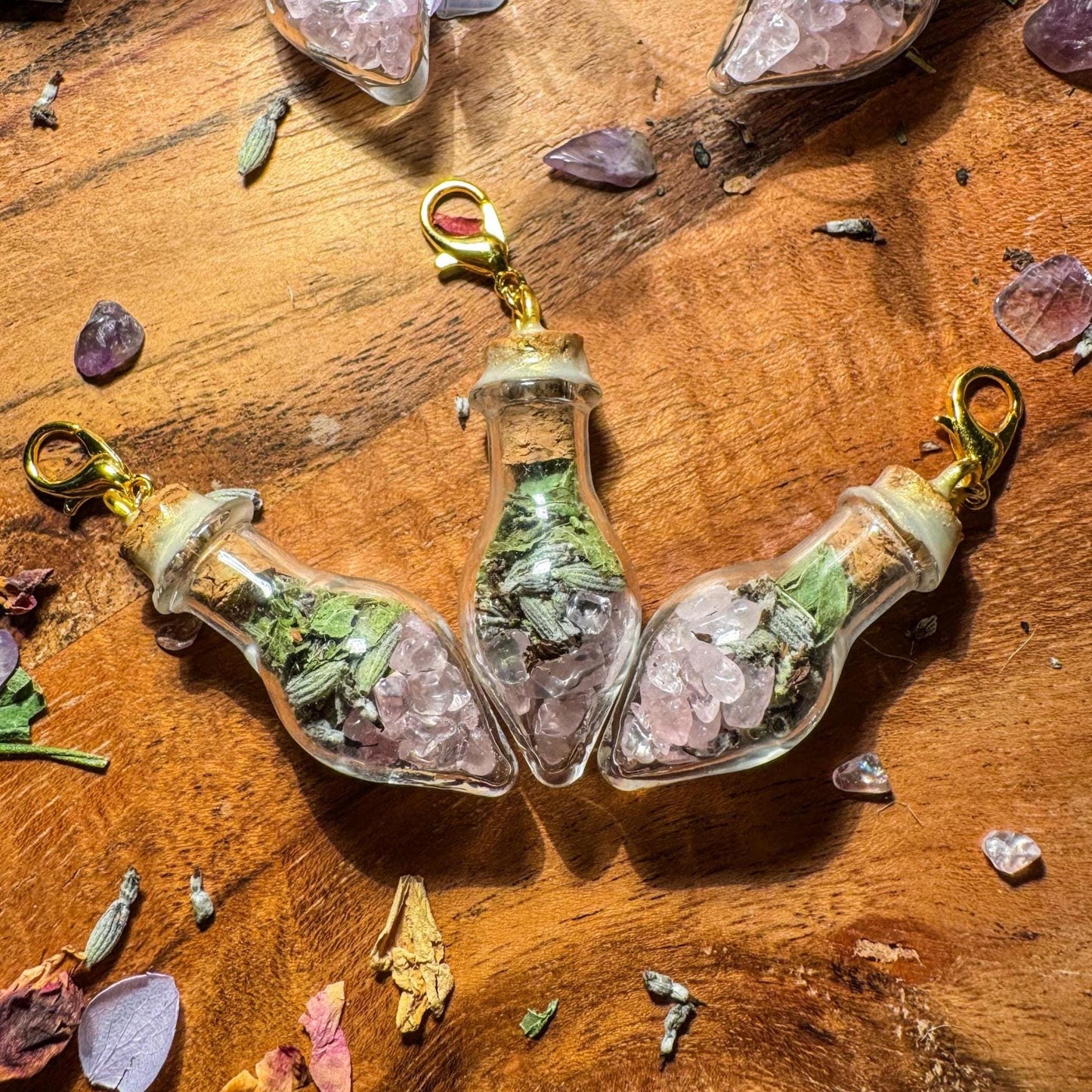 Zauberfläschchen mit Rosenquarz, Lavendel und Pfefferminz - Seelische Heilung und Harmonie im Herzen in einem kleinen Gefäß 💕🌿