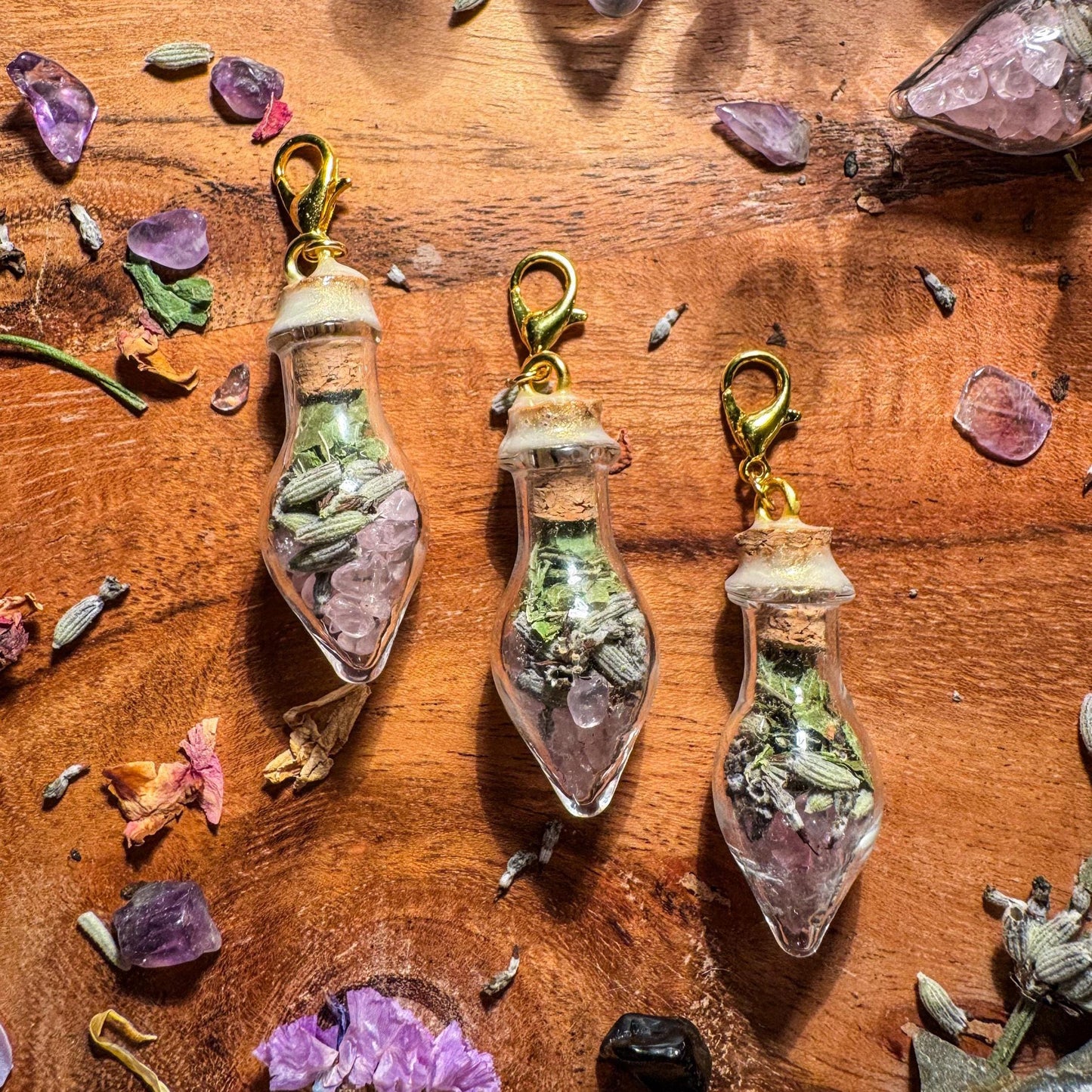Zauberfläschchen mit Rosenquarz, Lavendel und Pfefferminz - Seelische Heilung und Harmonie im Herzen in einem kleinen Gefäß 💕🌿