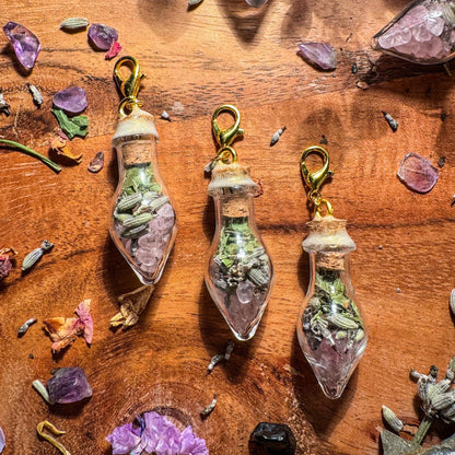 Zauberfläschchen mit Rosenquarz, Lavendel und Pfefferminz - Seelische Heilung und Harmonie im Herzen in einem kleinen Gefäß 💕🌿