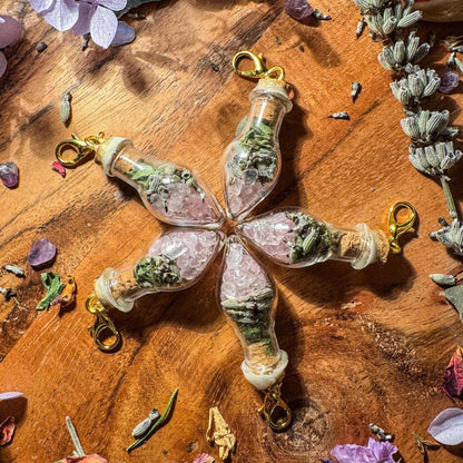 Zauberfläschchen mit Rosenquarz, Lavendel und Pfefferminz - Seelische Heilung und Harmonie im Herzen in einem kleinen Gefäß 💕🌿