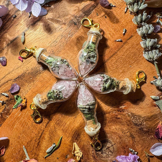 Zauberfläschchen mit Rosenquarz, Lavendel und Pfefferminz - Seelische Heilung und Harmonie im Herzen in einem kleinen Gefäß 💕🌿