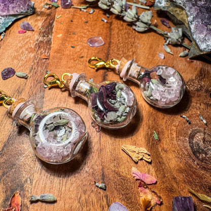 Zauberfläschchen mit Heilsteinen und Kräutern - Selbstliebe und innere Stärke in einem kleinen Gefäß 🌸✨