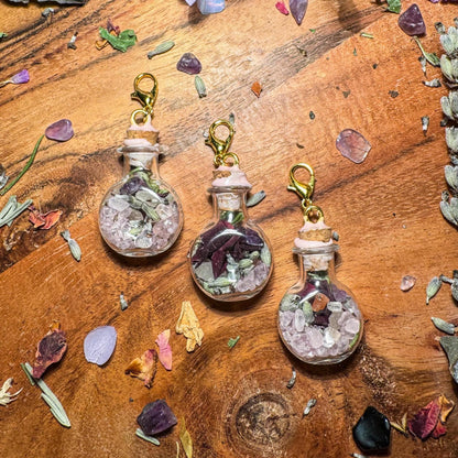 Zauberfläschchen mit Heilsteinen und Kräutern - Selbstliebe und innere Stärke in einem kleinen Gefäß 🌸✨