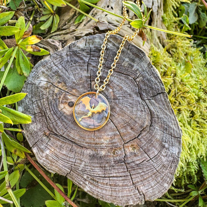 Drachen-Anhänger - Handgemachtes Schmuckstück mit goldenem Drachen 🐉