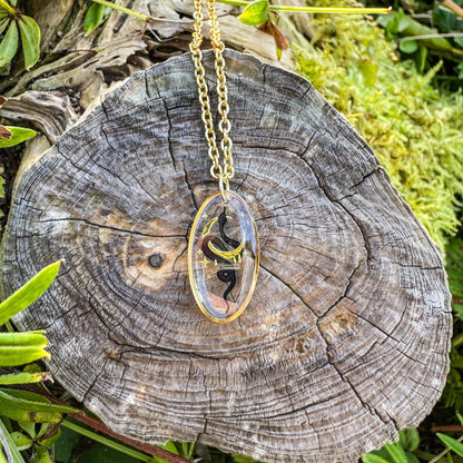 Schlangen-Sichelmond-Anhänger - Handgemachtes Schmuckstück mit Schlange und Sichelmond 🐍🌙