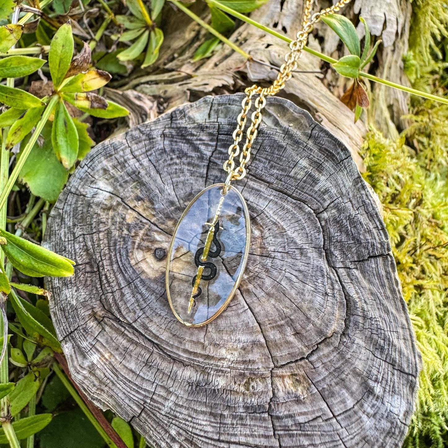 Schlangen-Schwert-Anhänger - Handgemachtes Schmuckstück mit Schlange und Schwert 🐍⚔️