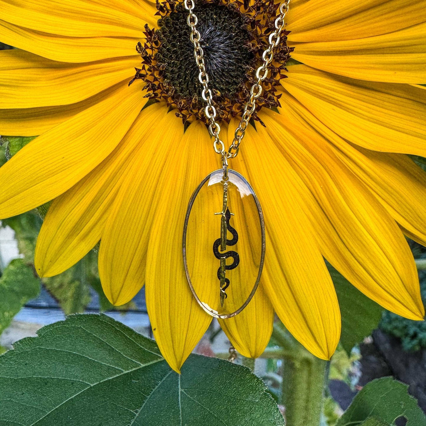 Schlangen-Schwert-Anhänger - Handgemachtes Schmuckstück mit Schlange und Schwert 🐍⚔️