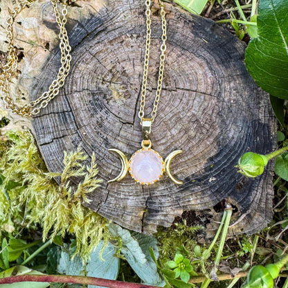 Dreifach-Mond-Anhänger mit Edelstein - Magisches Schmuckstück mit natürlichem Rosenquarz 🩷✨