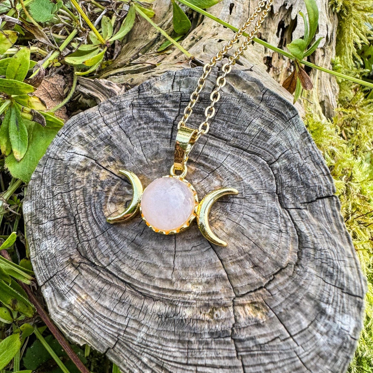 Dreifach-Mond-Anhänger mit Edelstein - Magisches Schmuckstück mit natürlichem Rosenquarz 🩷✨