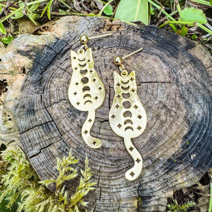 Zauberhafte Katzen-Ohrringe - Magisches Schmuckstück mit Katze und Mondzyklus 🐱✨