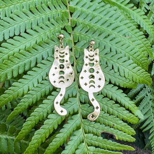 Zauberhafte Katzen-Ohrringe - Magisches Schmuckstück mit Katze und Mondzyklus 🐱✨