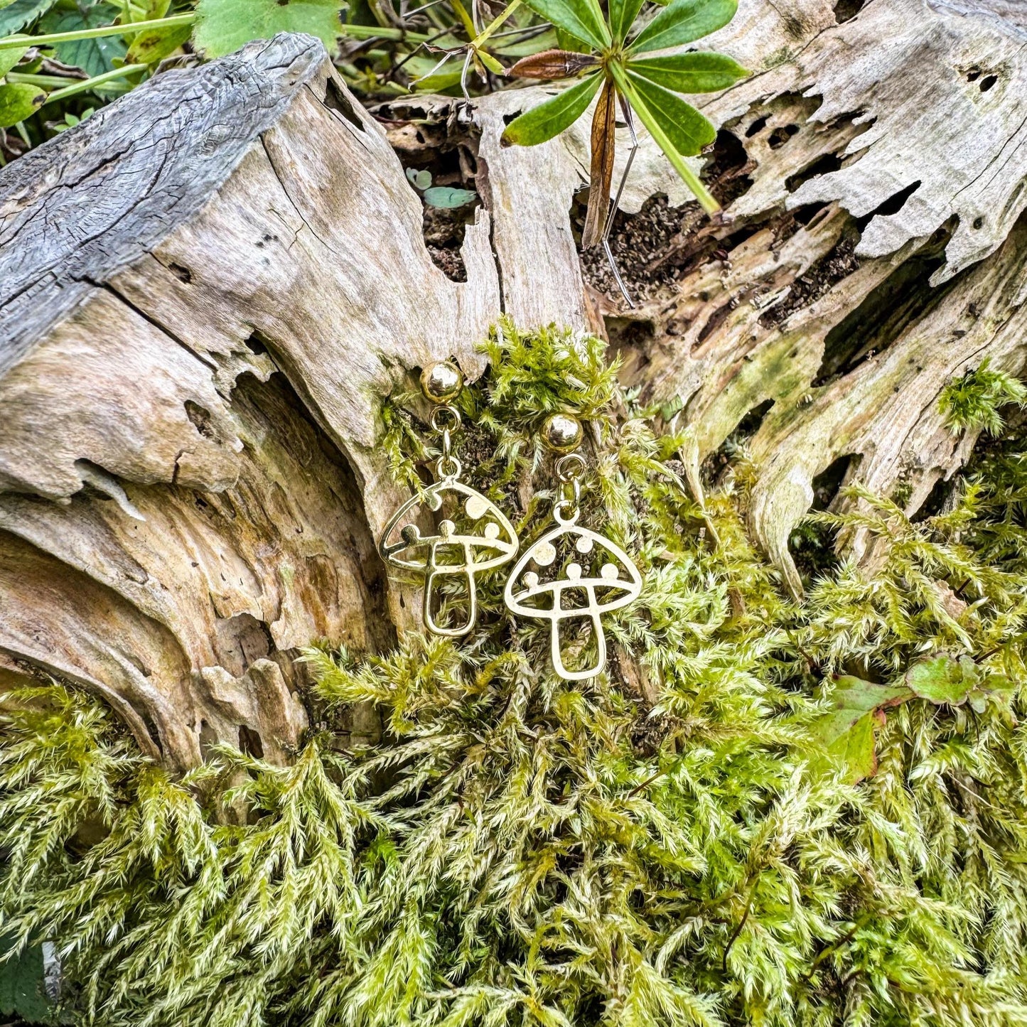 Fliegenpilz-Ohrringe - Magisches Schmuckstück mit goldenen Pilzen 🍄