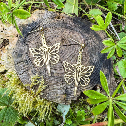 Feenhafte Schwert-Ohrringe - fantasievolles Schmuckstück mit Schwert und Feenflügeln ⚔️🧚