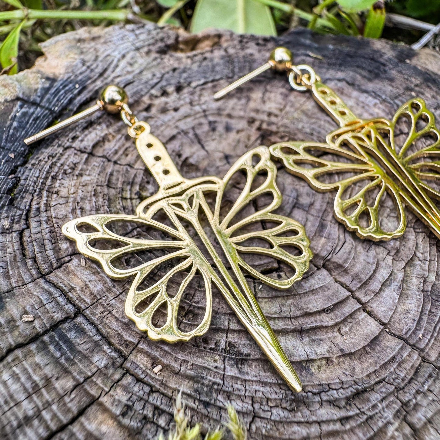 Feenhafte Schwert-Ohrringe - fantasievolles Schmuckstück mit Schwert und Feenflügeln ⚔️🧚
