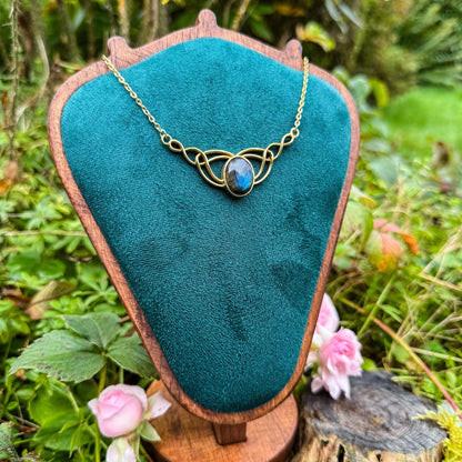 Elfen-Anhänger mit Edelstein - Magisches Schmuckstück mit natürlichem Labradorit 🩵✨