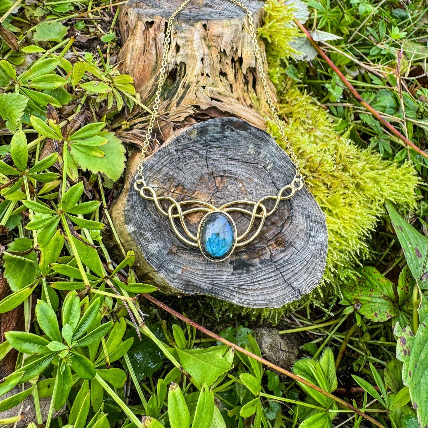 Elfen-Anhänger mit Edelstein - Magisches Schmuckstück mit natürlichem Labradorit 🩵✨