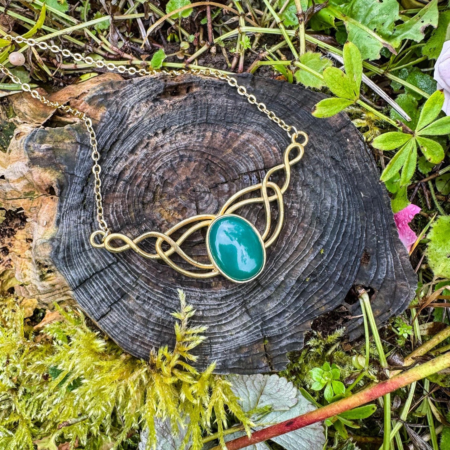 Elfen-Anhänger mit Edelstein - Magisches Schmuckstück mit natürlichem grünen Onyx 💚✨