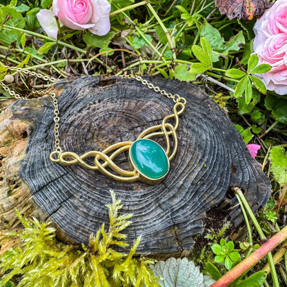 Elfen-Anhänger mit Edelstein - Magisches Schmuckstück mit natürlichem grünen Onyx 💚✨