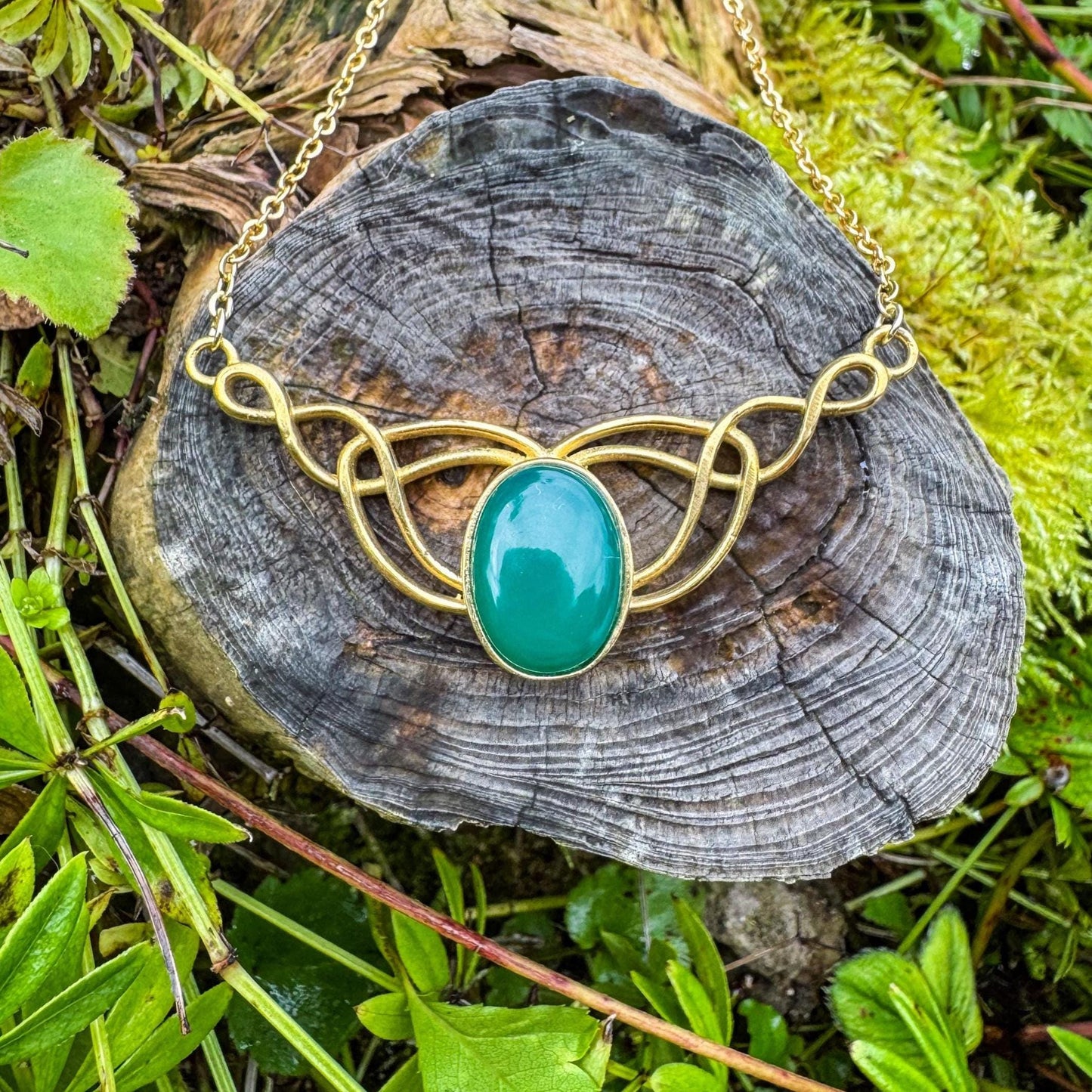 Elfen-Anhänger mit Edelstein - Magisches Schmuckstück mit natürlichem grünen Onyx 💚✨